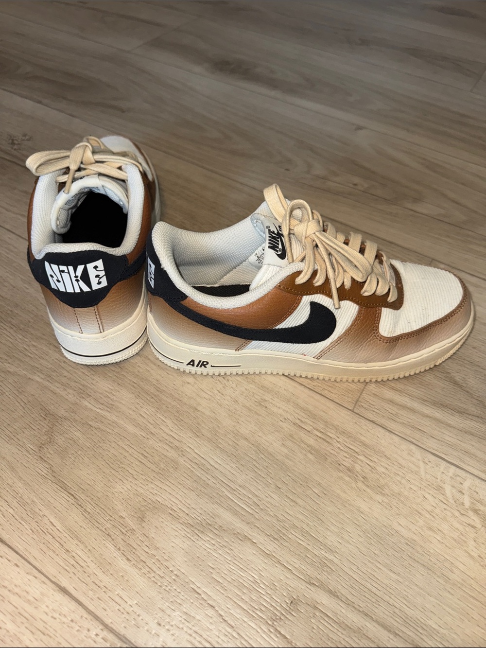 Nike Low-Top Sneakers — Cream, Brown & Black